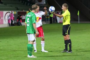 Arbitro che scodella