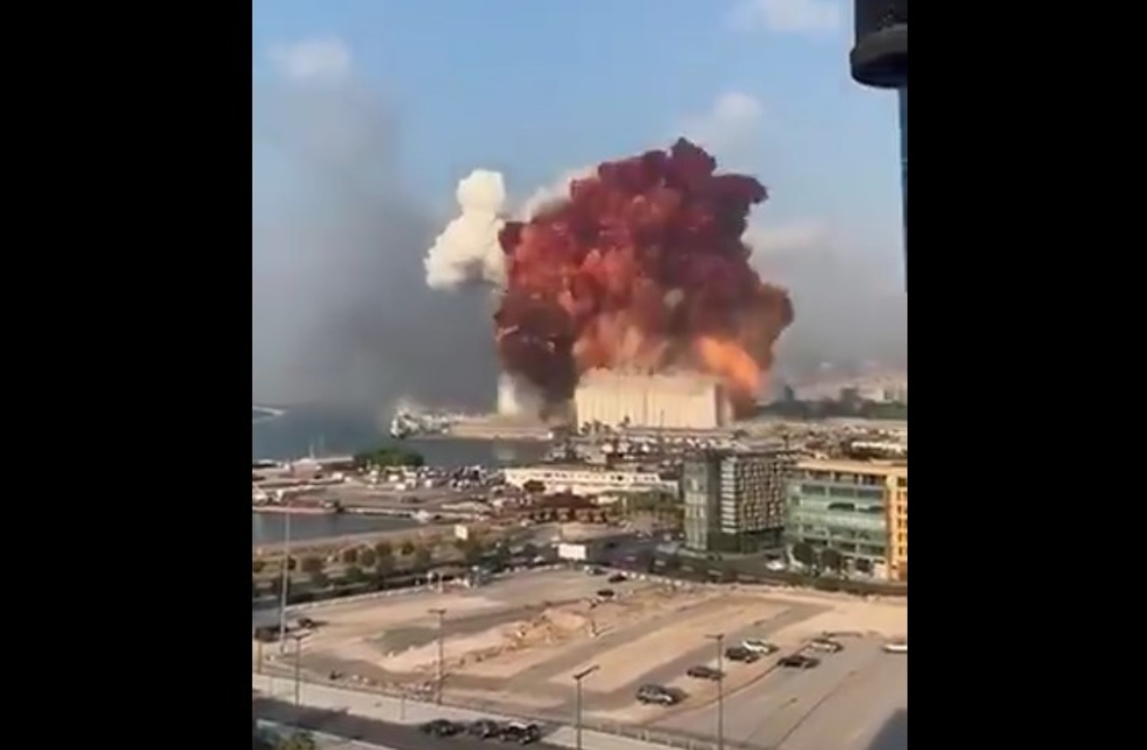 Beirut, forti esplosioni nella zona porto: morti e feriti, un ...