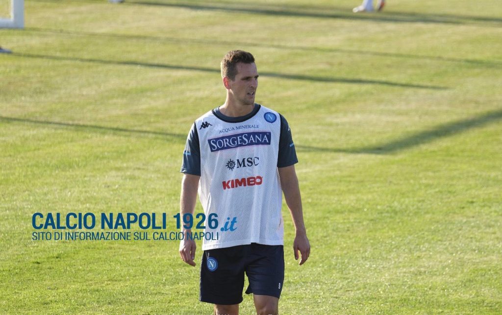 Sportitalia Koulibaly Resta Al Napoli Al 20 Ha L Accordo Con Il City