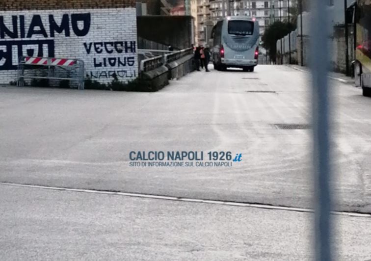Il Pullman Del Napoli Arriva Allo Stadio Diego Armando Maradona Video